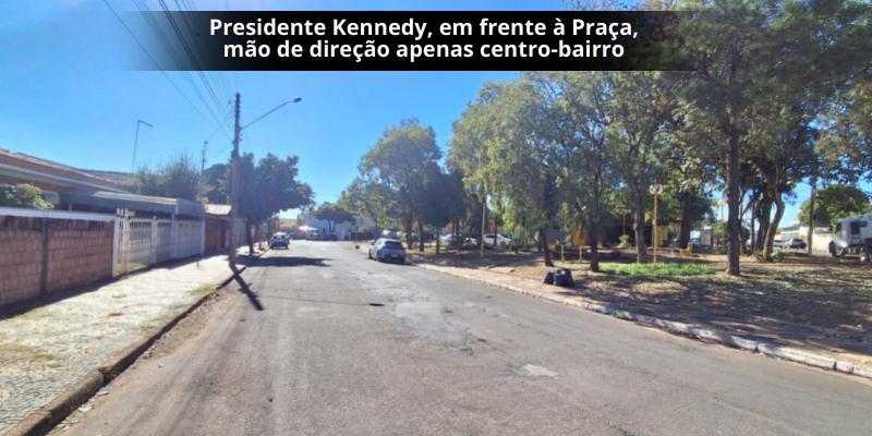 Mudança na mão de direção da Presidente Kennedy, próximo à Prefeitura