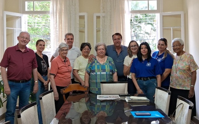 Foto: Em reunião com prefeito e equipe da Secretaria de Educação, Irmãs Franciscanas mantenedoras do Lar das Meninas confirmam atividades da entidade para 2025.