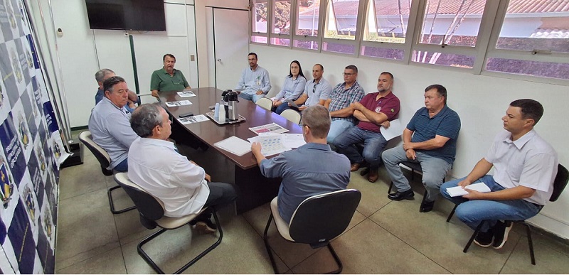 Foto: Prefeito anuncia aos empresários do setor sucroalcooleiro a vinda de capacitação profissional para operador de colhedora